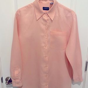 Liz Claiborne 100% Linen Boyfriend Shirt. Beautiful Peach Color. Size Medium.